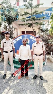 अवैध संबंधों से परेशान बेटे ने की हत्या, गिरफ्तार