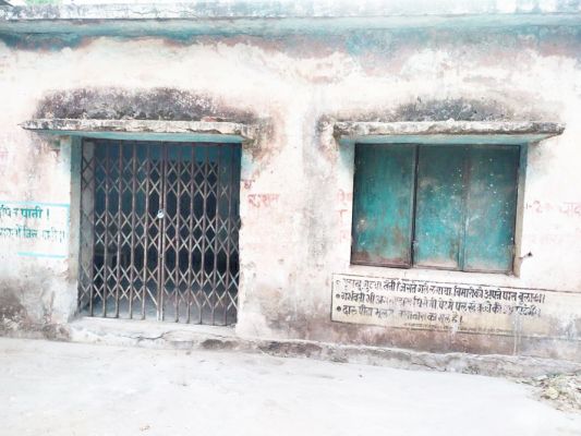 सोसायटी से समय पर खाद नहीं मिलने से किसान परेशान, फसल नुकसान का सताने लगा डर