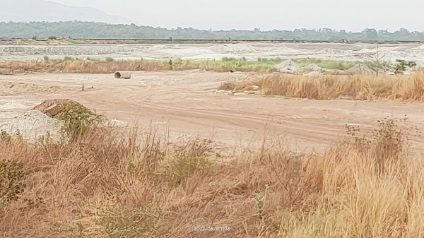 फ्लाई ऐश का ट्रांसपोर्टिंग न होने से डैम के टूटने का खतरा