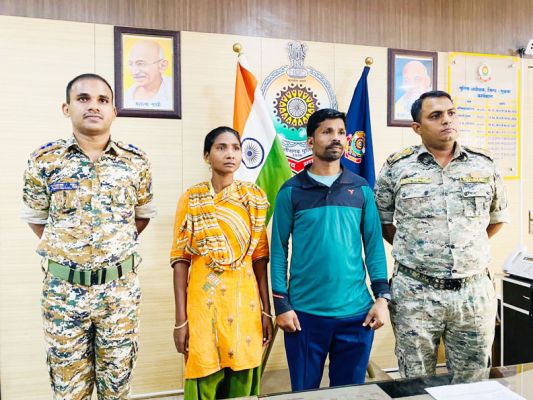 पुलिस ने आत्मसर्पित नक्सली को परिवार से मिलवाया