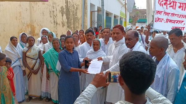 मांगों को ले एसडीएम कार्यालय में सौंपा ज्ञापन