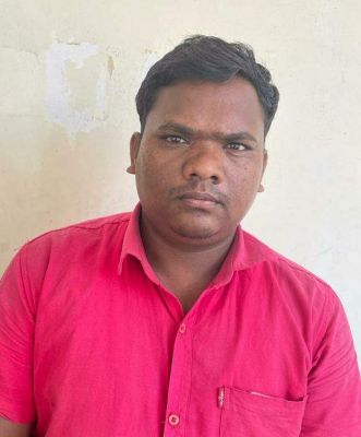 नक्सलियों को वर्दी-विस्फोटक सप्लाई करने वाला पकड़ाया