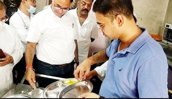 मीनू के अनुसार अस्पताल में भर्ती मरीजों को दिया जाए भोजन- कलेक्टर