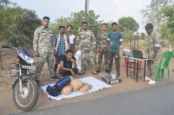 बाइक पर गांजा तस्करी, एमपी का युवक गिरफ्तार