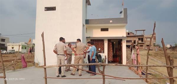घर में मिली छात्रा की लाश , हत्या की आशंका, जांच शुरू