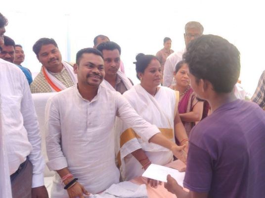 192 को आपदा क्षतिपूर्ति व तेंदूपत्ता की राशि वितरित