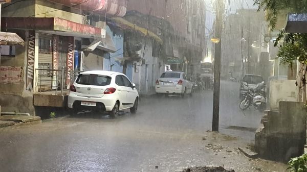 आषाढ़ के पहले दिन मूसलाधार बारिश