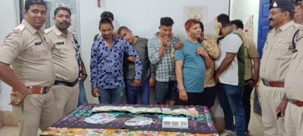  11 साथियों संग दफ्तर में जुआ खेलते सपड़ाया कांग्रेस पार्षद