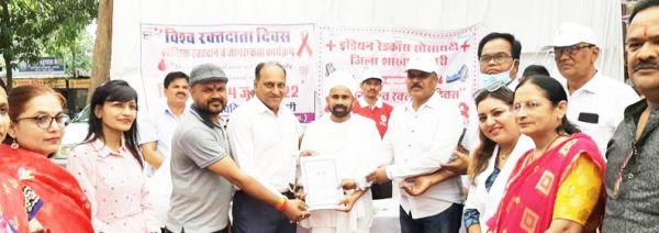 सतत रक्तदान एवं प्रेरणा के लिए हरख का सम्मान   
