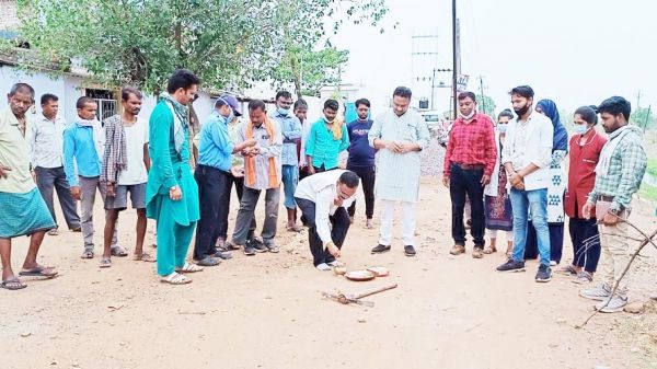 17.09 लाख से बनेगी सडक़ महापौर ने किया भूमिपूजन