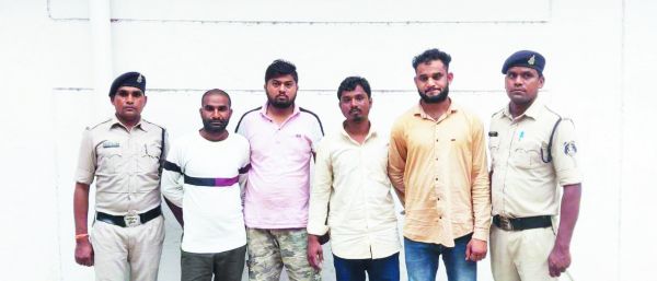 वाहन में तोडफ़ोड़ करने वाले 4 आरोपी पकड़ाए