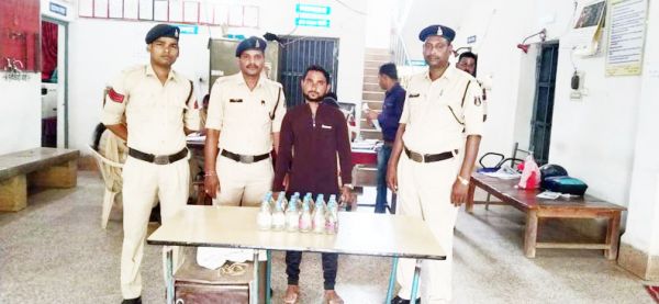 30 पौवा के साथ आरोपी पकड़ाया