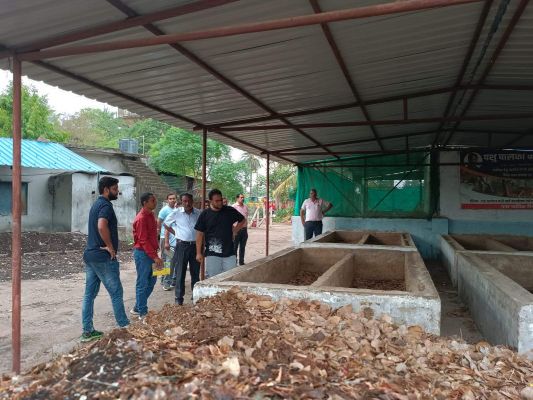 आयुक्त ने पेयजल व्यवस्था, गौठान, मणिकांचन केंद्र का लिया जायजा