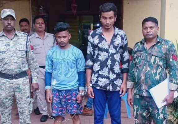 50 रुपए नहीं देने पर 5 हजार व मोबाइल छीने, 2 गिरफ्तार