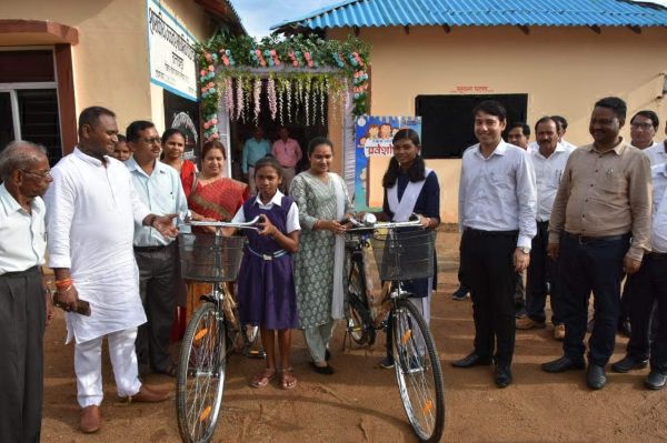 शाला प्रवेश उत्सव, सीएम ने दंतेवाड़ा के छात्र-छात्राओं से किया संवाद