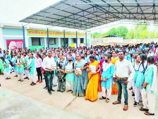 शिक्षा सत्र के प्रथम दिवस छात्राओं की रही अच्छी उपस्थिति