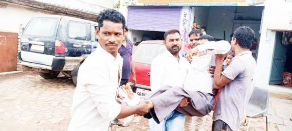 सडक़ हादसे में शिक्षक घायल, सहयोग में आए आप कार्यकर्ता