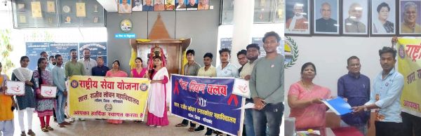रक्तदाताओं का सम्मान