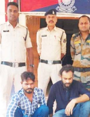 पिता-पुत्र का मोबाइल लूटने वाले एक नाबालिग समेत तीन पकड़ाए