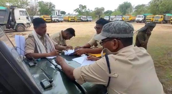 प्रतिबंध के बाद भी खदान से रेत का अवैध परिवहन, 29 हाईवा जब्त