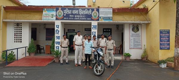 चोरी की बाइक सहित आरोपी गिरफ्तार