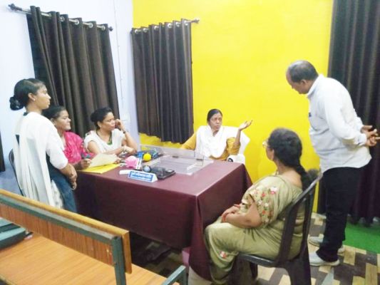 महिला आयोग सदस्य ने की सुनवाई, एक प्रकरण सुलझा