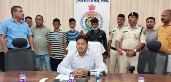 रेप करने में हुए असफल तो कर दी हत्या, 3 बंदी