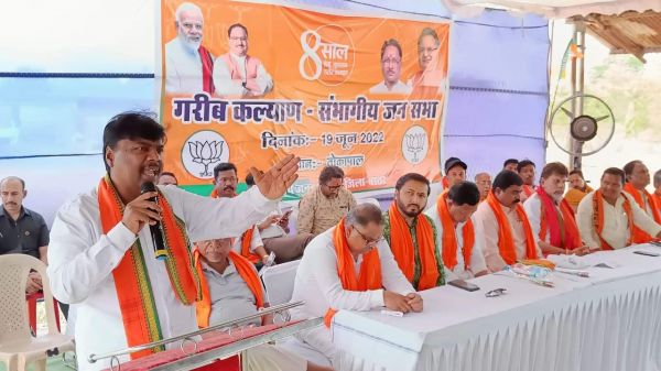 भाजपा विकास की राजनीति करती है और कांग्रेस झूठ बोलने का कीर्तिमान बना रही-दिनेश