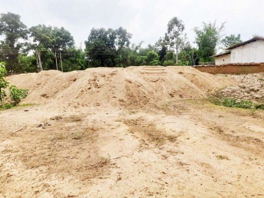 रात में चलता है रेत का खेल, ग्रामीण क्षेत्रों से हो रही रेत की ओडिशा तस्करी