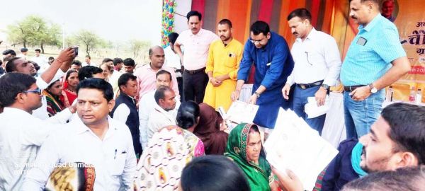 संसदीय सचिव व कलेक्टर ने 178 आवेदनों का तुरंत किया निराकरण