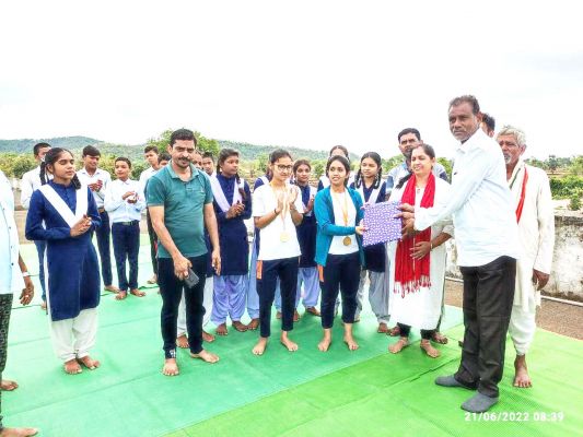 ढारा स्कूल में मनाया गया योग दिवस