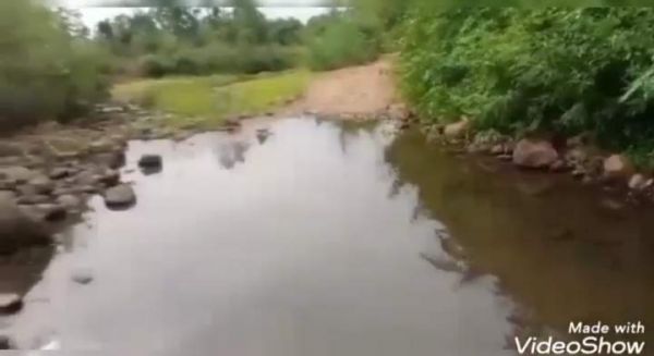 कुकू टांगा नाला में पुलिया नहीं, बरसात में आवागमन करने में होती है परेशानी