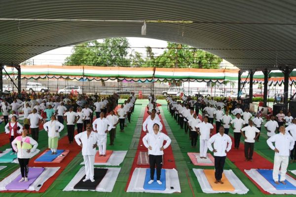 नियमित दिनचर्या में योग को करें शामिल-लखेश्वर