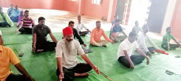 स्वस्थ रहने के लिए करें नियमित योग