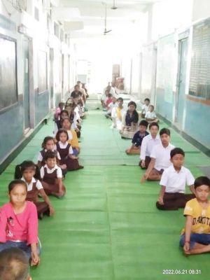 योग शारीरिक विकारों को दूर कर हृदय में नई ऊर्जा व स्फूर्ति भरती है - नरेश