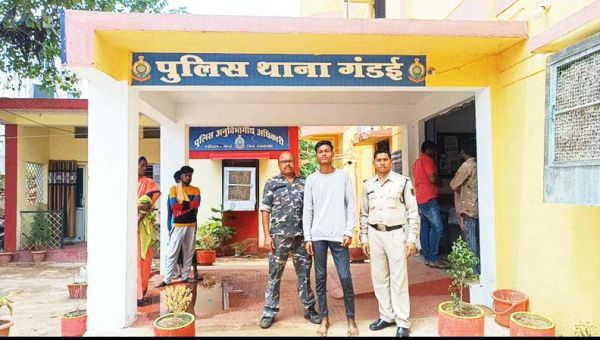 किराना दुकान में चोरी, नाबालिग समेत दो आरोपी पकड़ाए