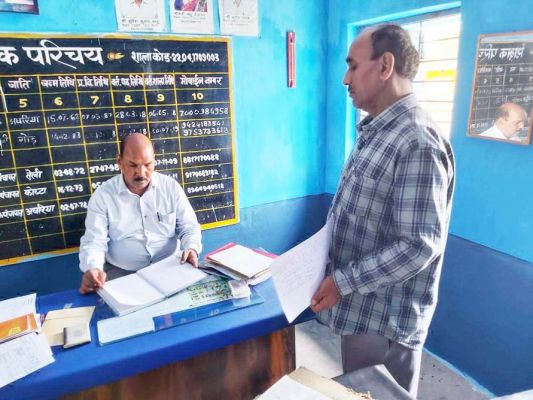 डीईओ ने रायगढ़ व तमनार विकासखंड के विद्यालयों का किया आकस्मिक निरीक्षण