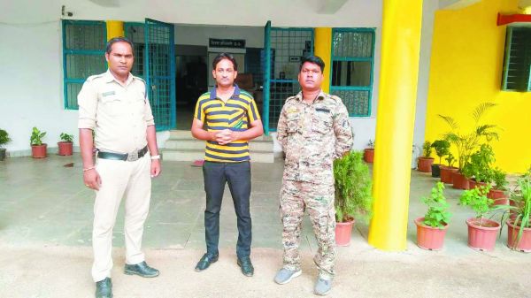 नौकरी के नाम पर 3 लाख की ठगी