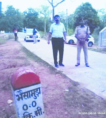 एसपी ने किया नक्सल प्रभावित गांवों का  निरीक्षण, जवानों को अलर्ट रहने हिदायत
