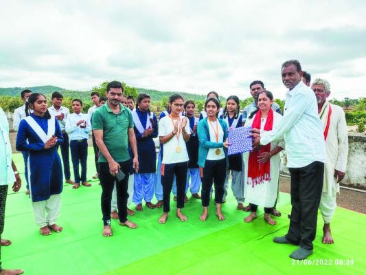 ढारा स्कूल में मनाया योग दिवस