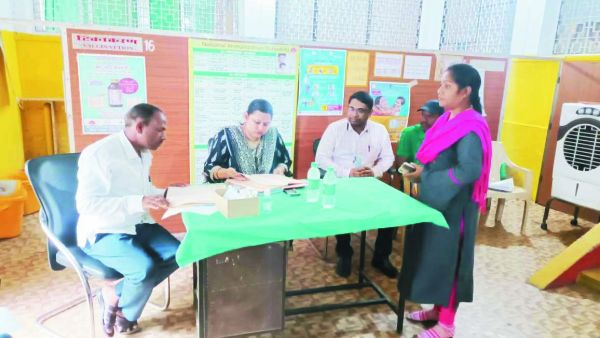 मरीजों का बेहतर उपचार, स्वास्थ्य सम्बंधित योजनाओं का क्रियान्वयन कर क्षेत्रवासियों को लाभ प्रदाय करने महापौर ने दिए निर्देश