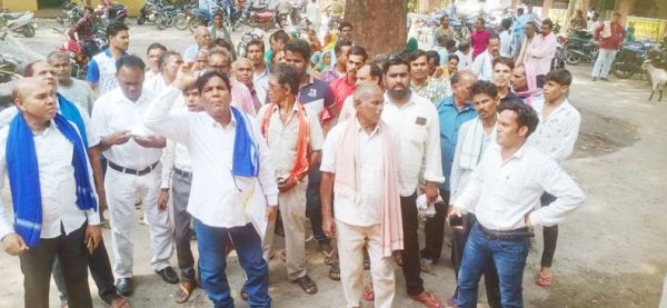 अतिक्रमण के खिलाफ अभियान के विरोध में उतरी बसपा, एसडीएम को ज्ञापन