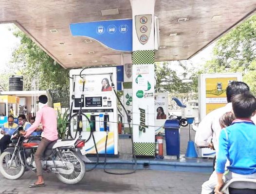 जिले के कई पेट्रोल पंप सूखे, 48 घंटे पहले एडवांस पेमेंट बाद भी नहीं हो रही आपूर्ति