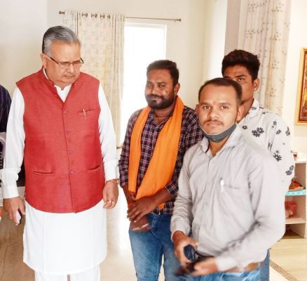 शंकरपुर में रोड निर्माण शुरू करने पूर्व सीएम से लगाई गुहार