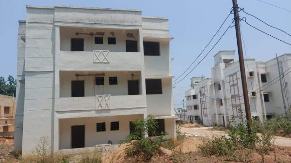कर्मचारियों को नहीं मिल रही शासकीय भवन की सुविधा
