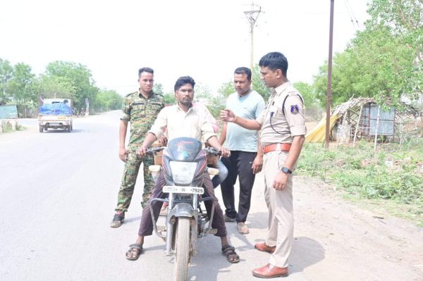 बाईक पर गांजा तस्करी करते ओडिशा के दो पकड़ाए