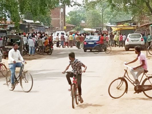 बच्चों से भरी बस रोकी, ड्राइवर की रिपोर्ट पर चक्काजाम करने वाले 100 लोगों पर केस