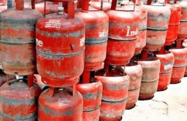 स्टॉक रिकॉर्ड संधारण में मिली थी गड़बड़ी,नवागढ़ गैस वितरक पर जुर्माना