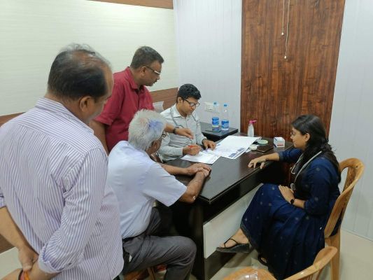 श्री ओम क्लिनिक में नि:शुल्क स्वास्थ जांच शिविर का आयोजन