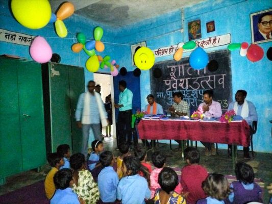 महेशपुर प्राथमिक-माध्यमिक स्कूलों में मनाया गया शाला प्रवेश उत्सव